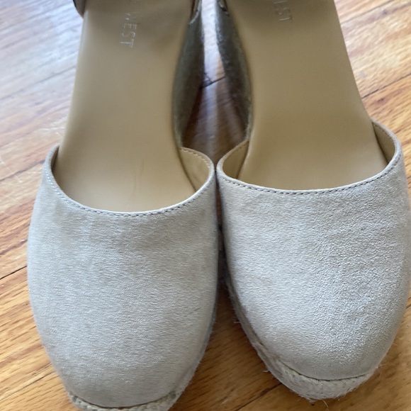 Nine West Straw Snake Skin Pattern Wedges - Picture 2 of 11